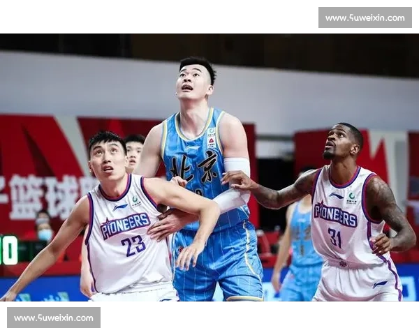 北京首钢与上海男篮强强对话 聚焦攻防博弈与季后赛格局变化新趋势